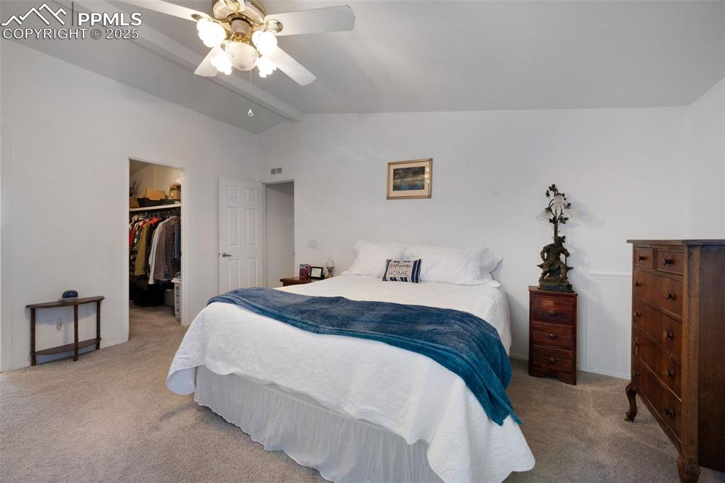 Image 10 of 25: Bedroom