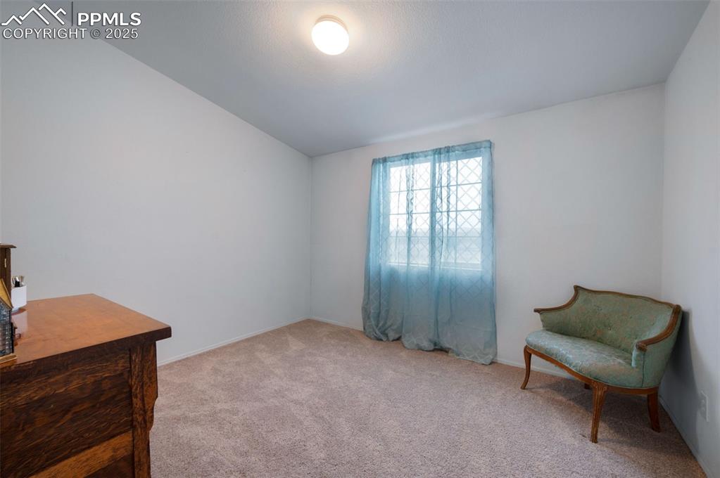 Image 15 of 25: Sitting Room