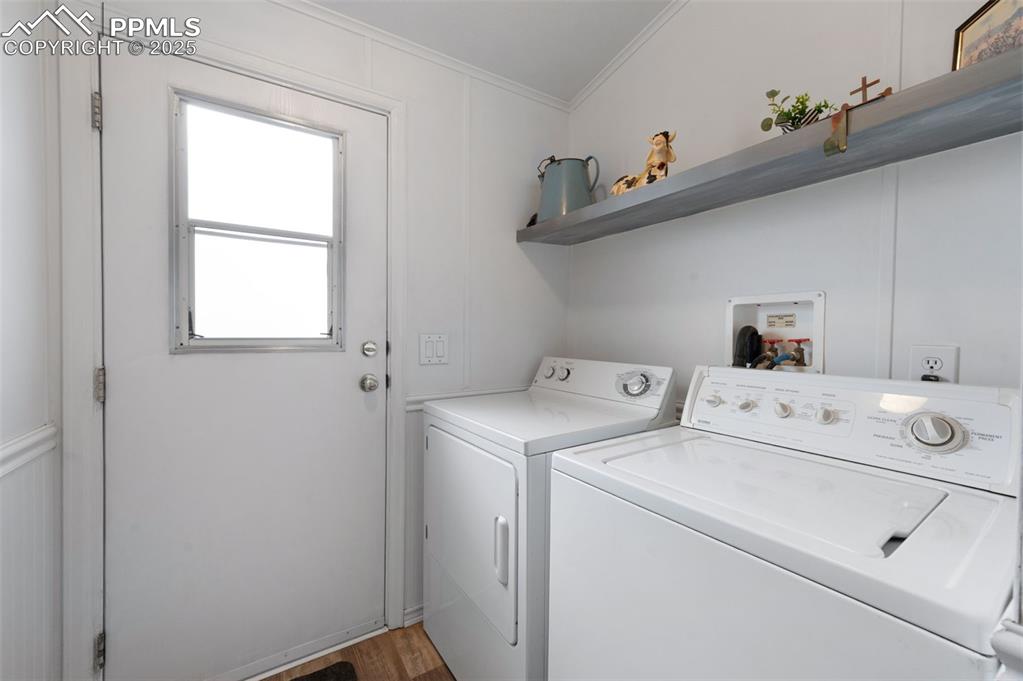 Image 16 of 25: Laundry