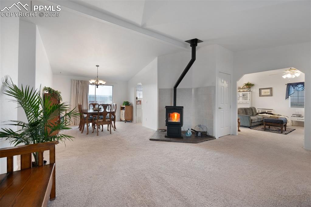 Image 7 of 25: Living Room