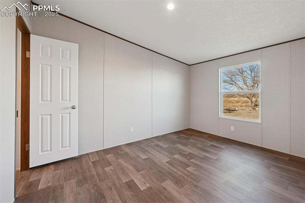 Image 13 of 23: Bedroom