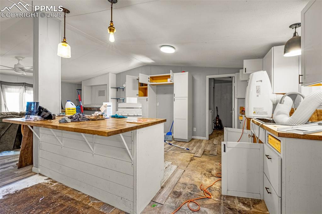 Image 2 of 16: Kitchen