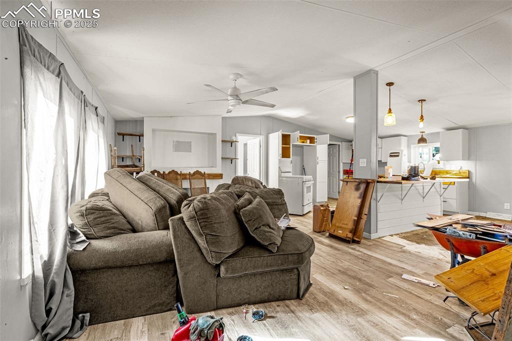 Image 5 of 16: Living Room