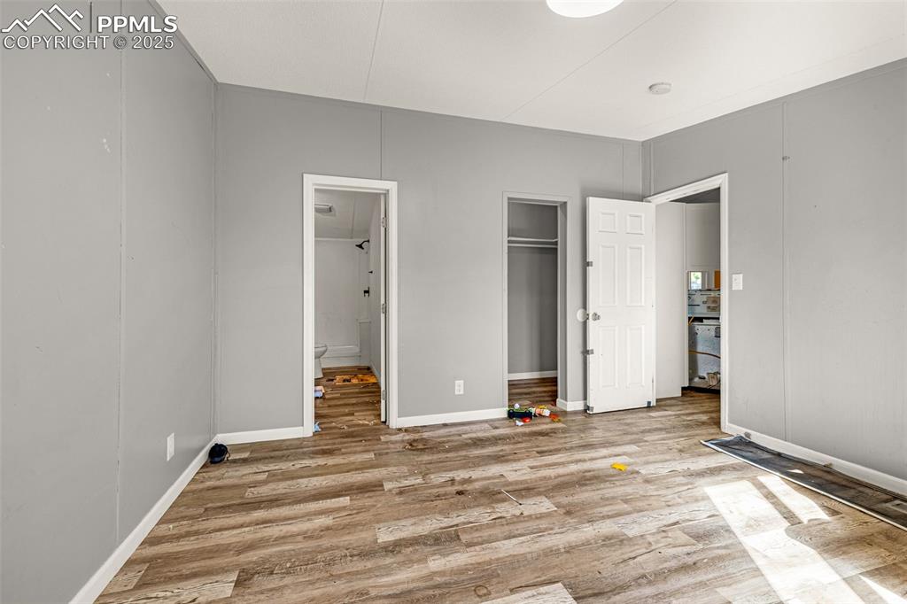 Image 7 of 16: Bedroom