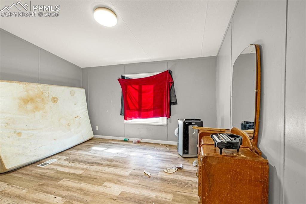 Image 9 of 16: Bedroom