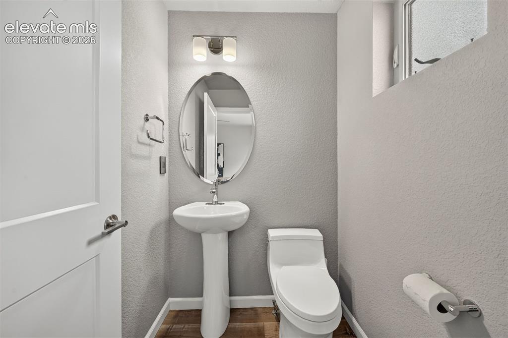 Image 19 of 50: Bathroom
