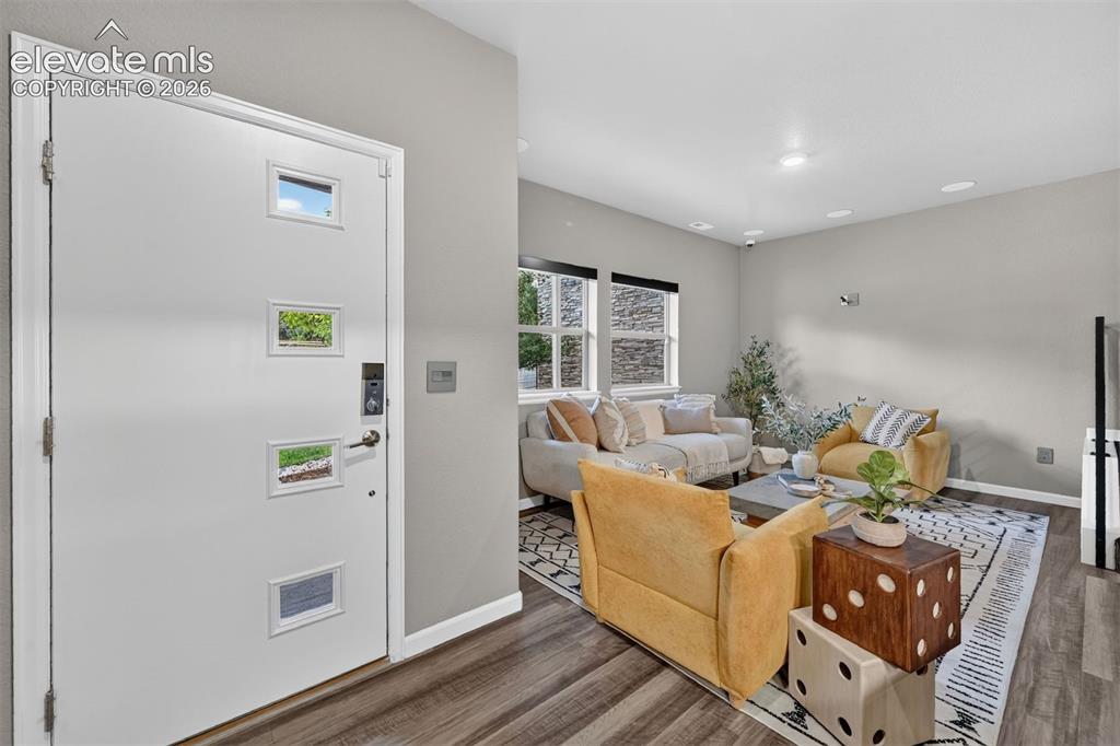 Image 8 of 50: Living Room