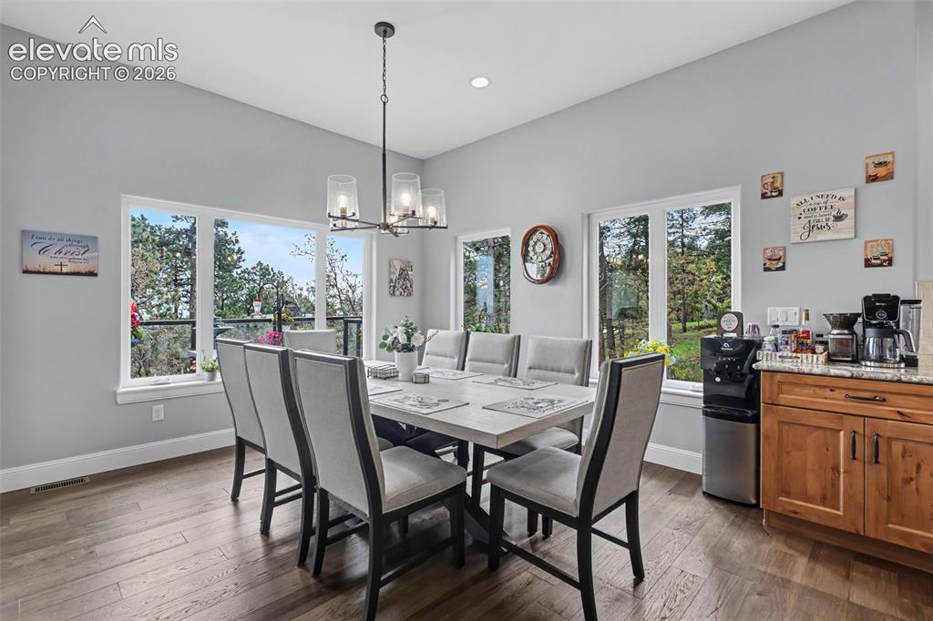 Image 10 of 48: Dining Area