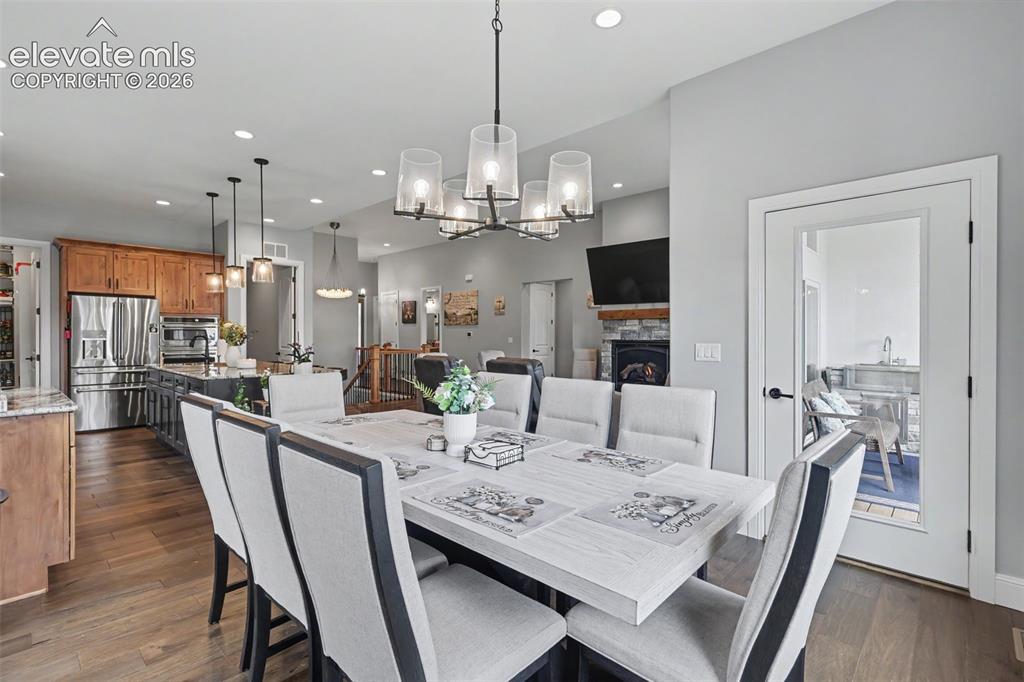 Image 11 of 48: Dining Area