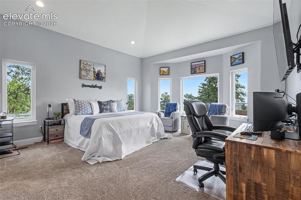 Image 16 of 48: Bedroom