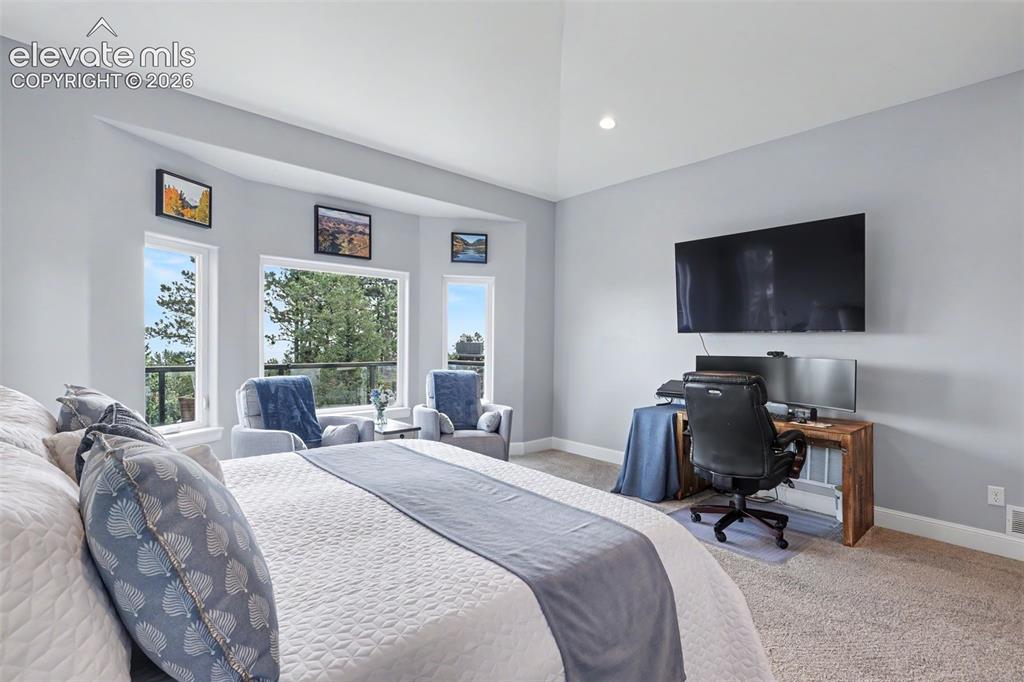 Image 18 of 48: Bedroom