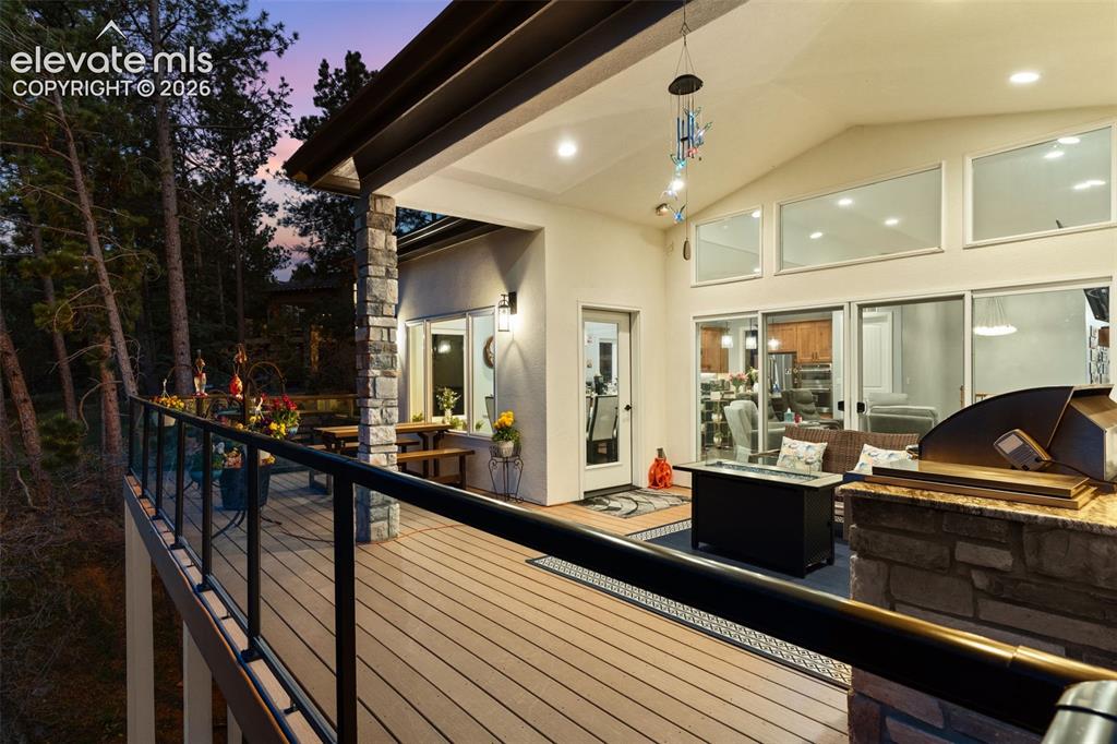 Image 42 of 48: Deck