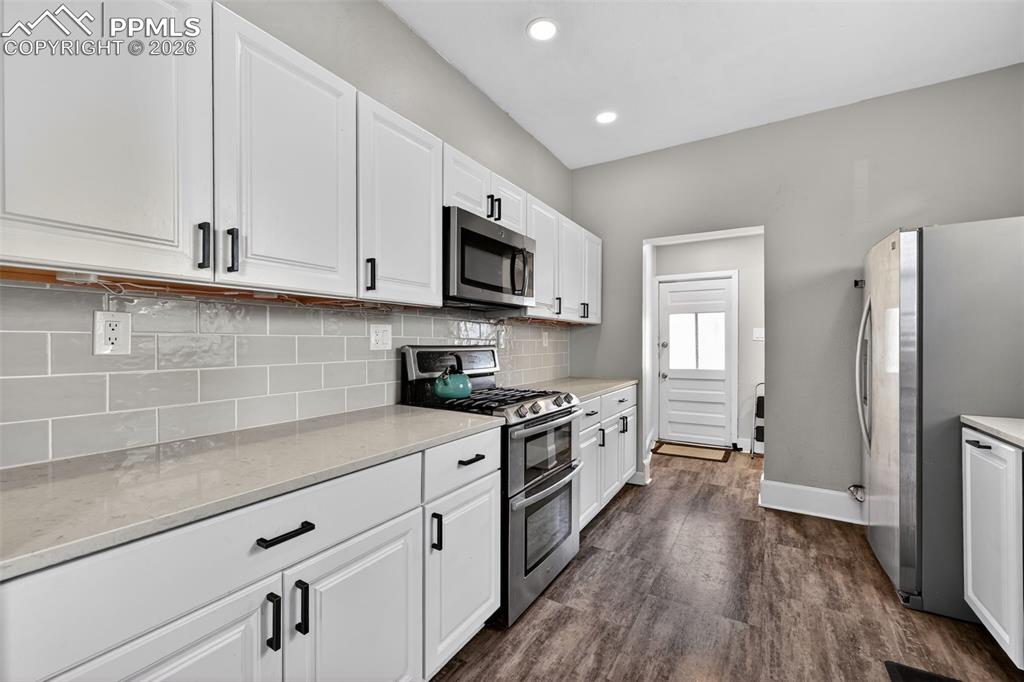 Image 10 of 34: Plenty of cabinet space