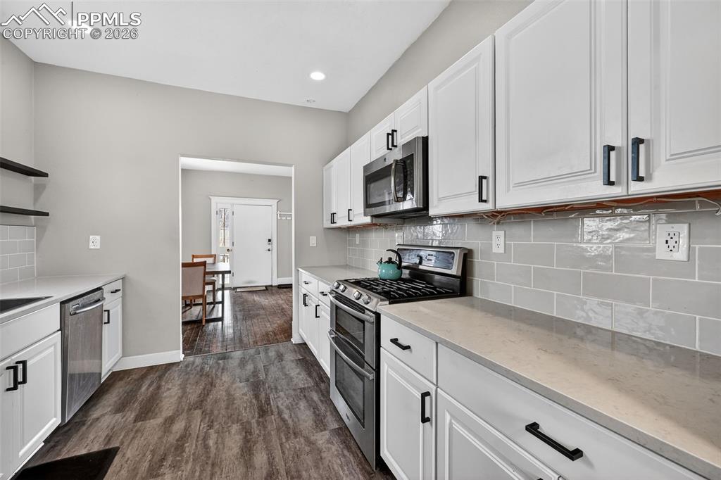 Image 11 of 34: Stainless Steel appliances included