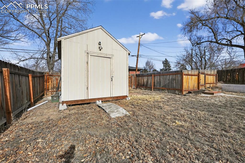 Image 22 of 34: Large storage shed