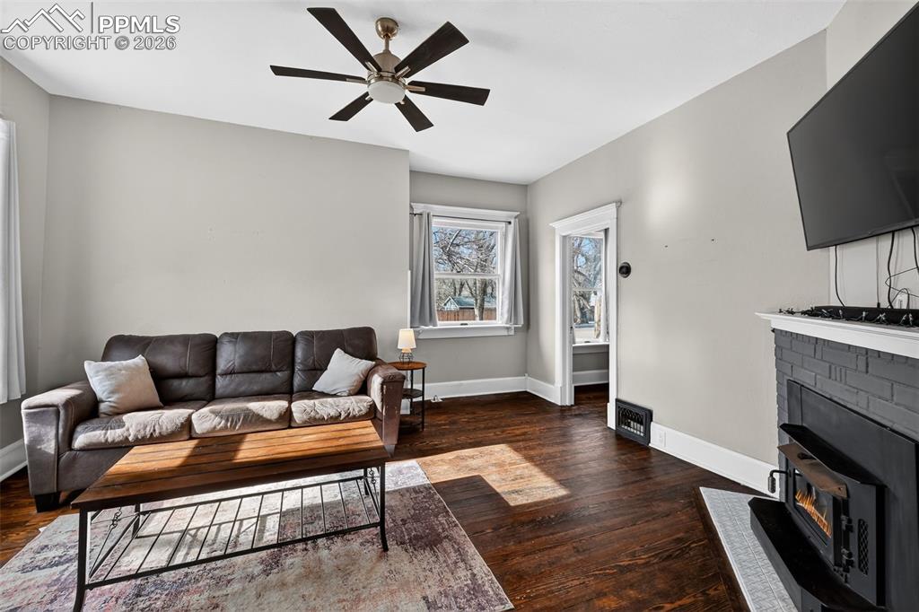 Image 4 of 34: Comfortable and inviting Living Room with Fireplace and ceiling fan