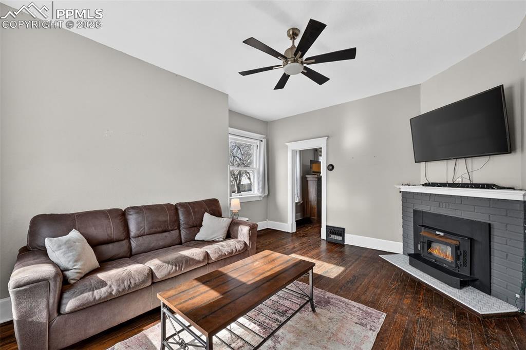 Image 5 of 34: Bright, spacious Living Room off entrance