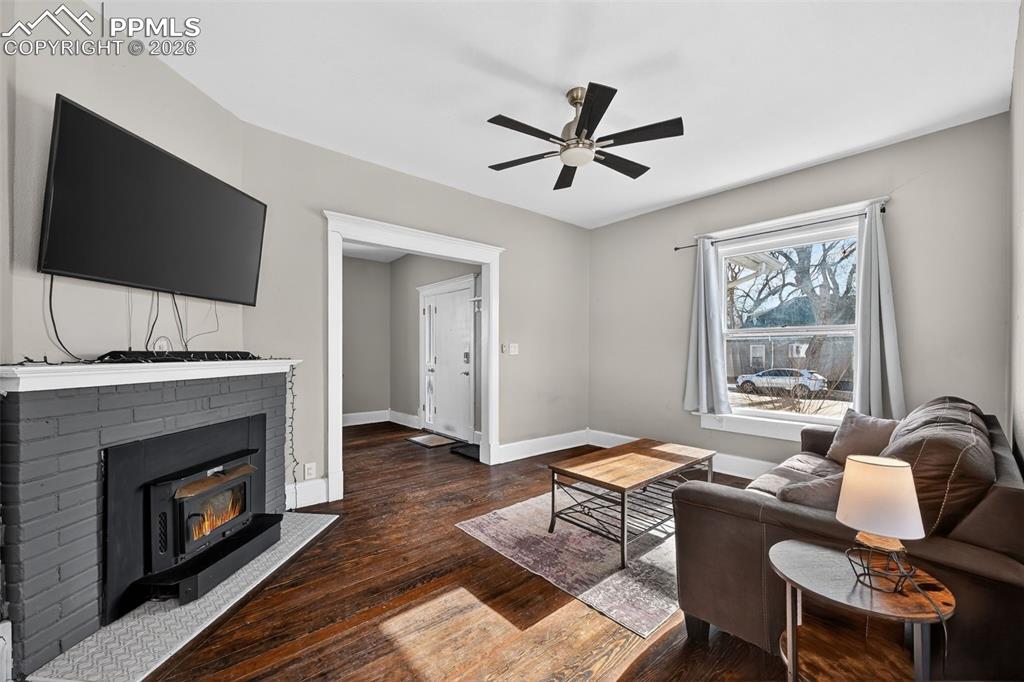 Image 6 of 34: Living Room 