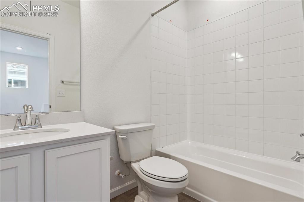 Image 13 of 20: Bathroom