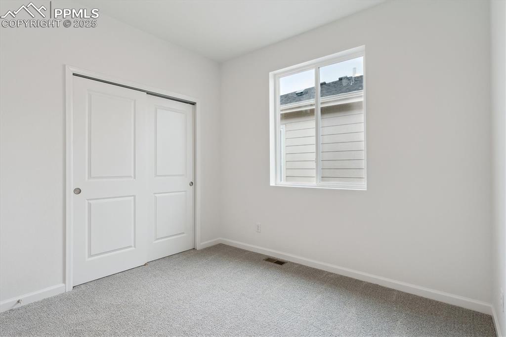 Image 15 of 20: Bedroom