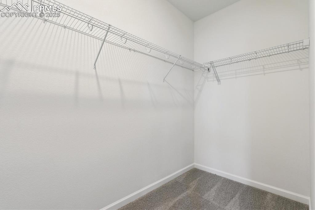 Image 18 of 20: Closet