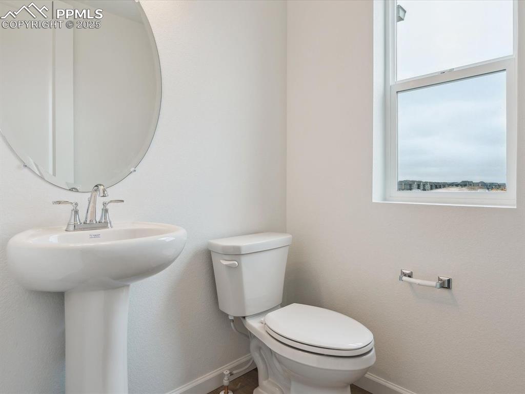 Image 9 of 20: Bathroom
