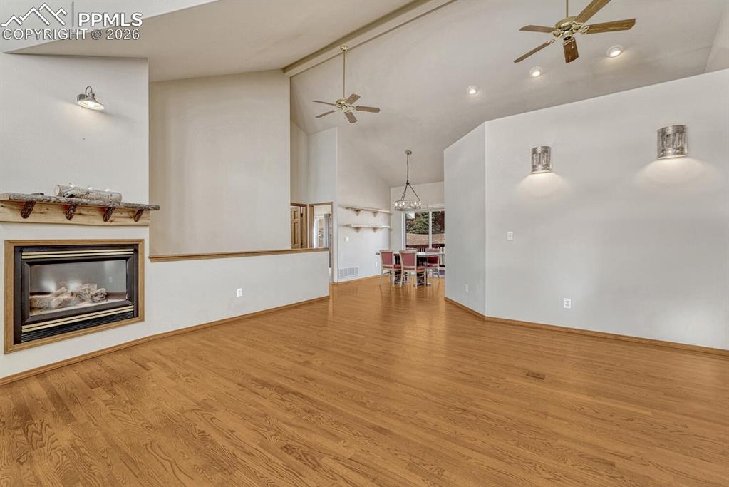 Image 13 of 50: Living Room