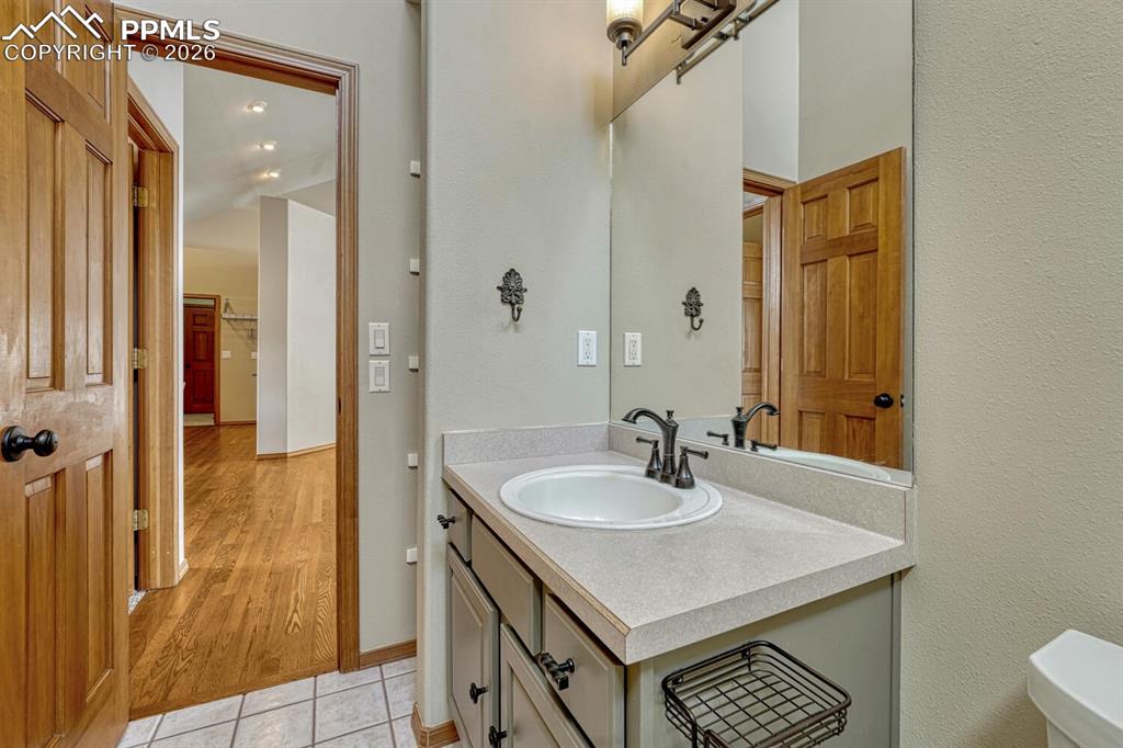 Image 26 of 50: Bathroom