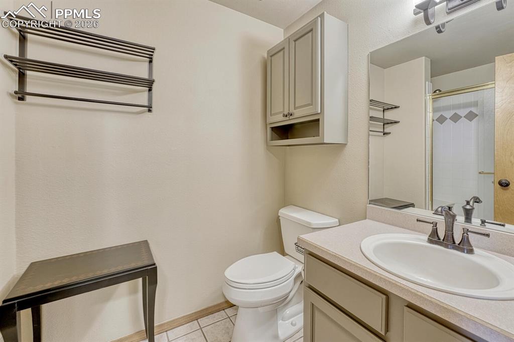 Image 34 of 50: Bathroom