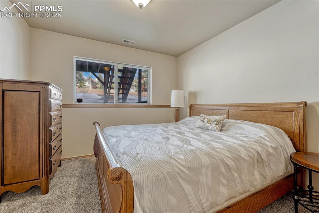 Image 36 of 50: Bedroom