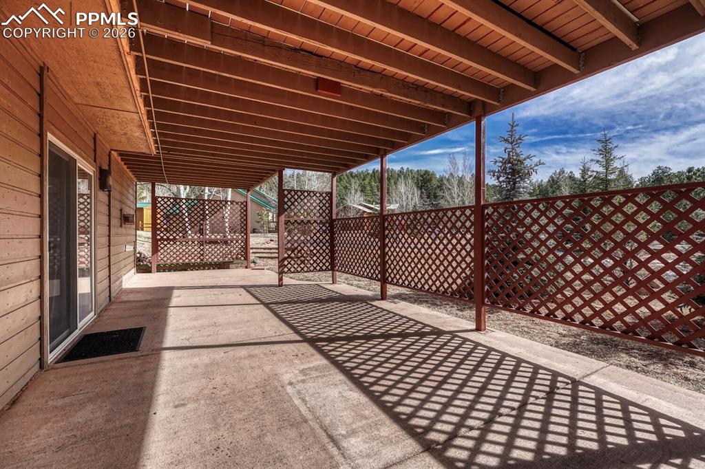 Image 7 of 50: Patio