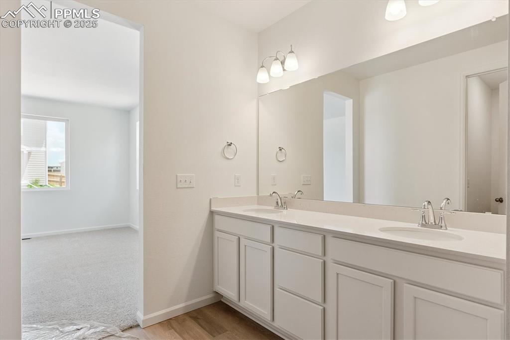 Image 17 of 20: Bathroom