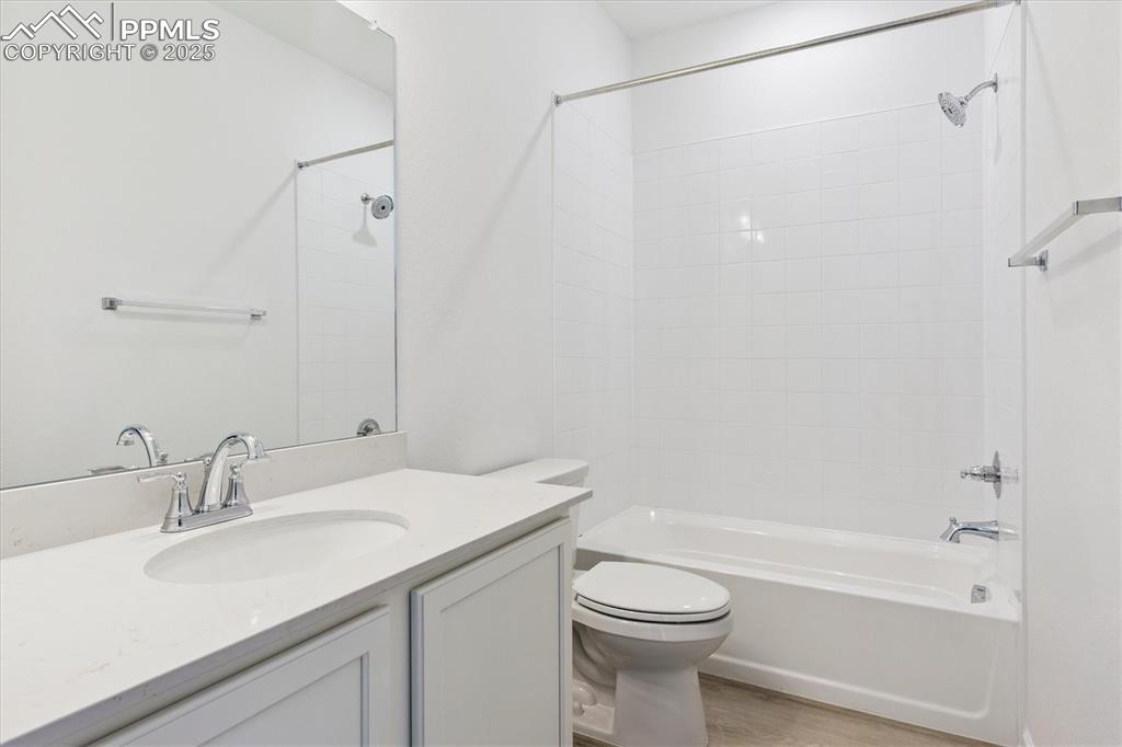 Image 6 of 20: Bathroom