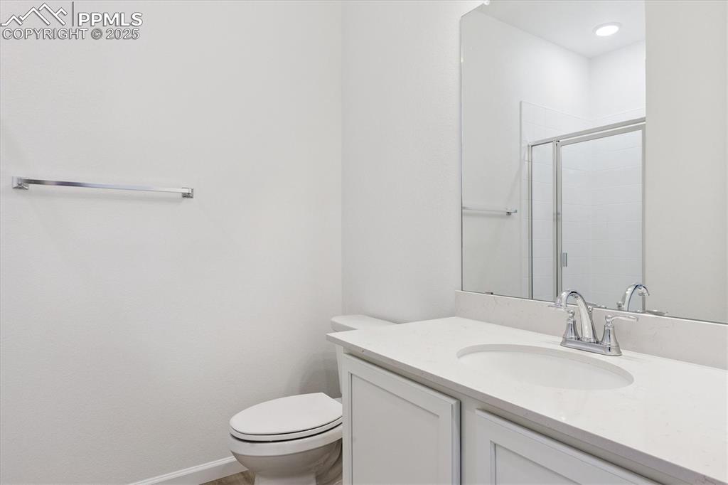 Image 7 of 20: Bathroom