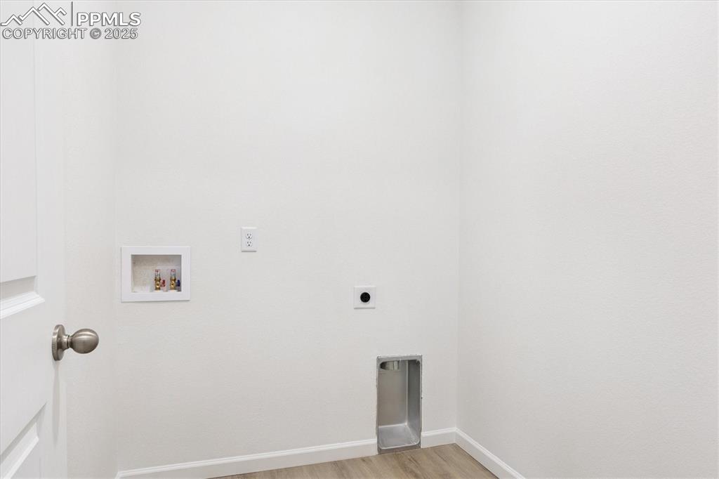 Image 8 of 20: Laundry