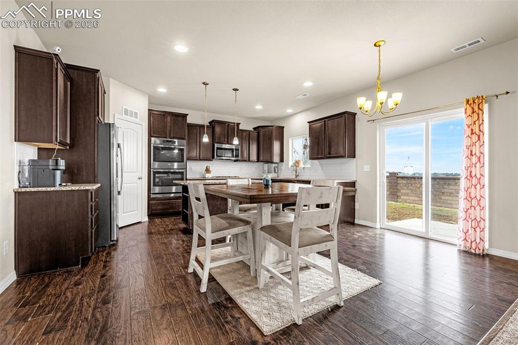 Image 10 of 37: Dining Area