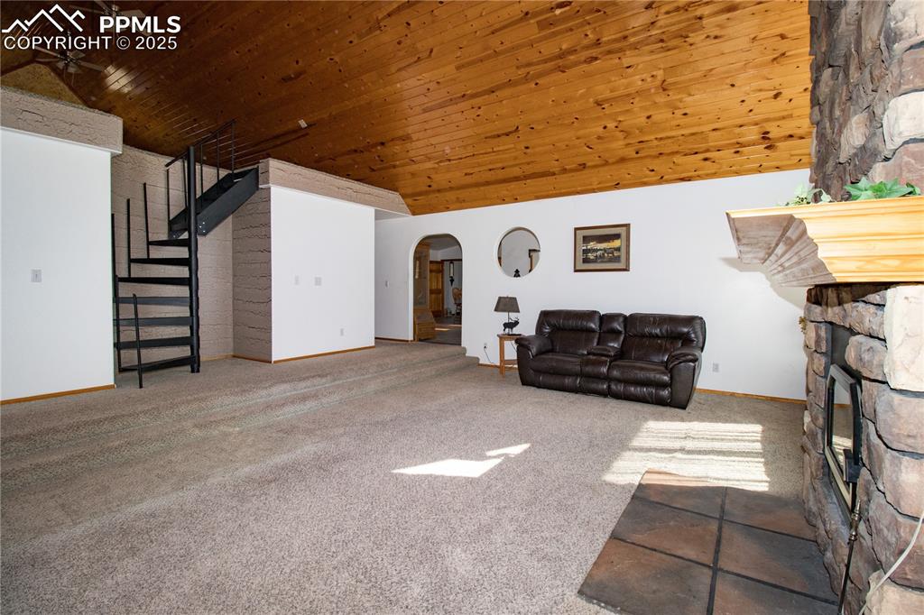 Image 11 of 31: Living Room