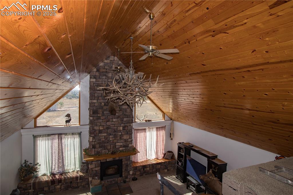 Image 13 of 31: Living Room