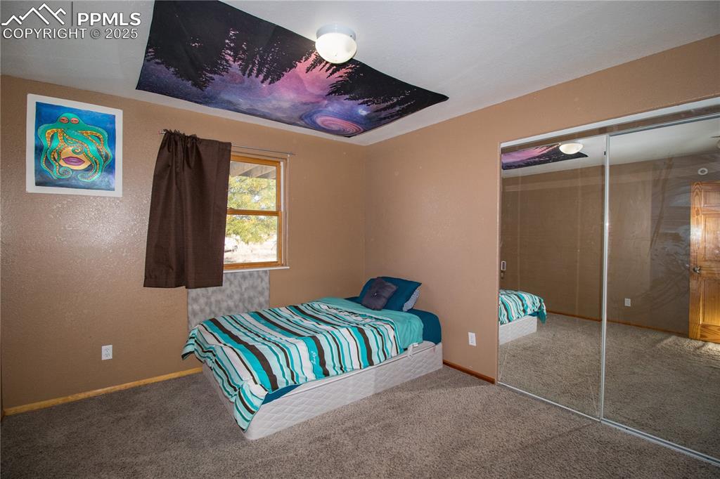 Image 17 of 31: Bedroom