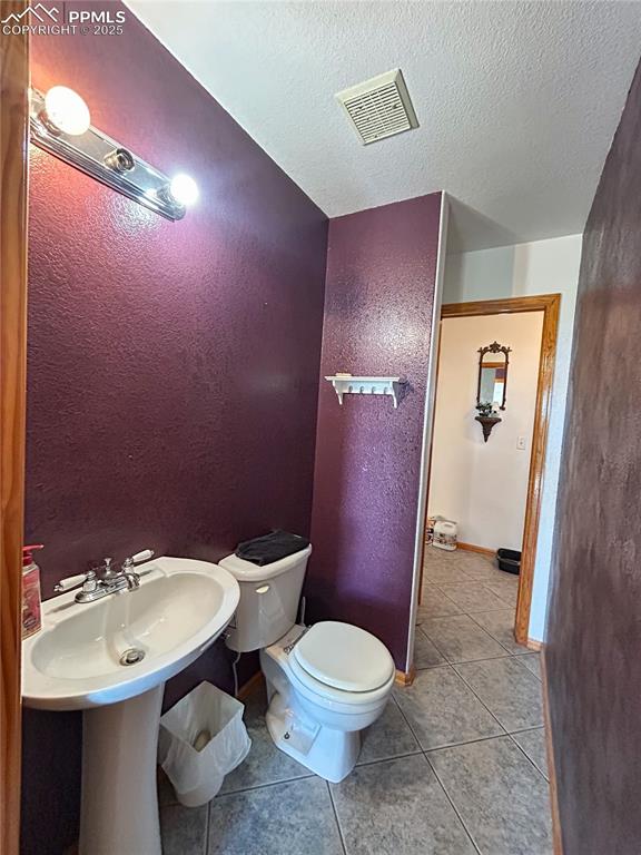 Image 21 of 31: Bathroom