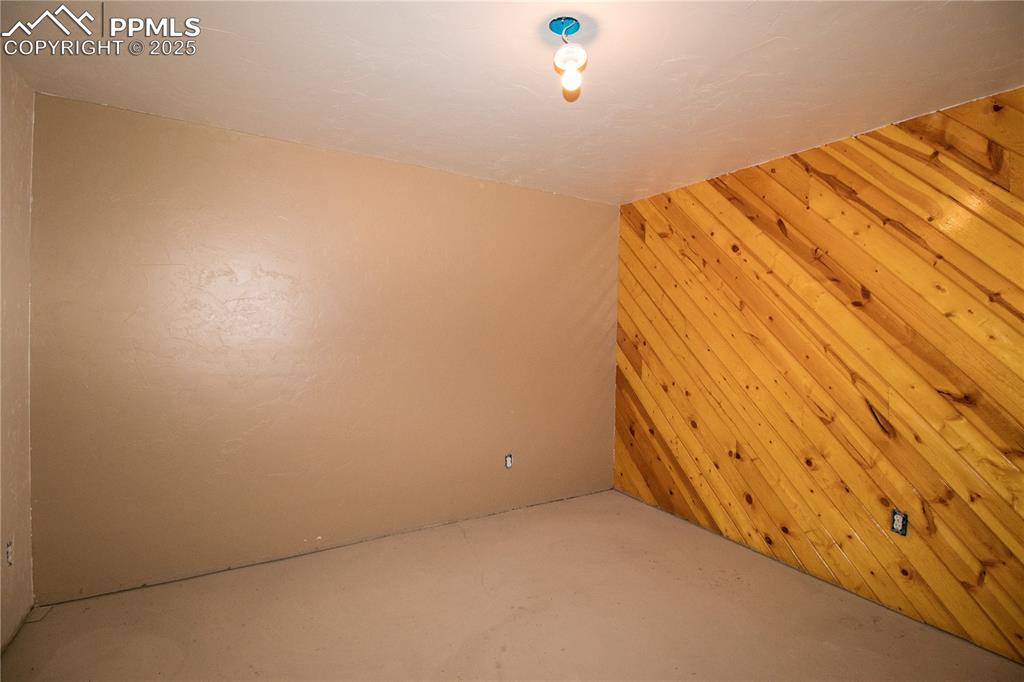 Image 22 of 31: Bonus Room