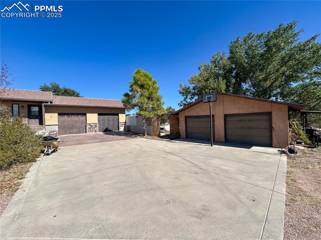 Image 4 of 31: Side of Structure