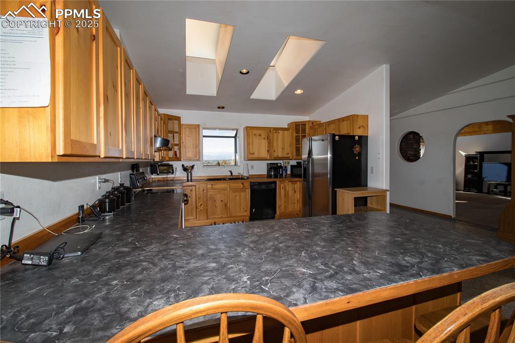 Image 7 of 31: Kitchen