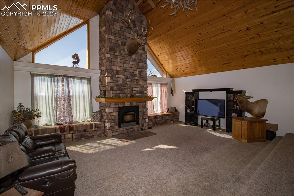 Image 9 of 31: Living Room