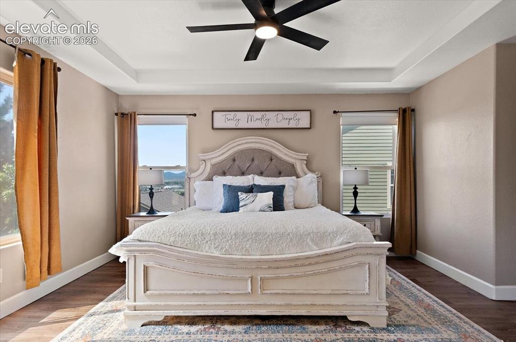 Image 21 of 47: Bedroom