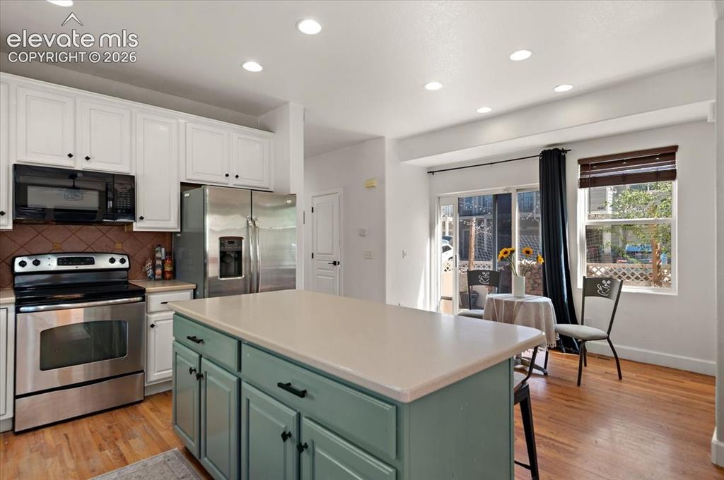 Image 5 of 47: Kitchen