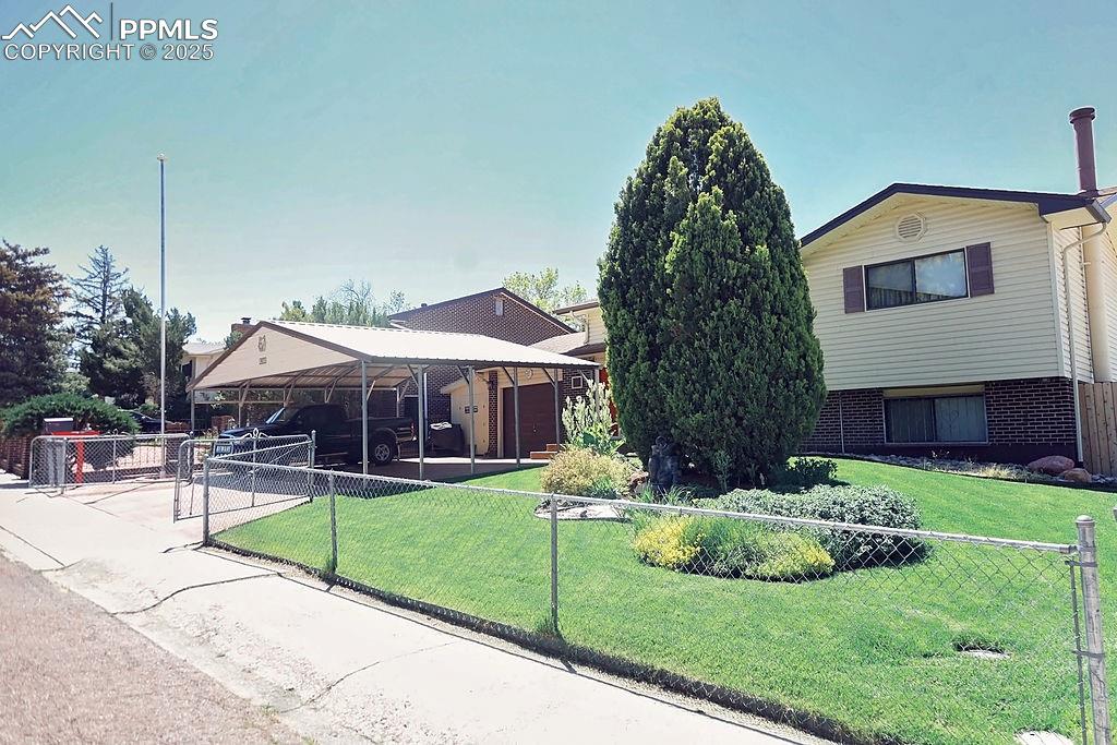 Image 3 of 50: Fully Fenced Front Yard (including Driveway)