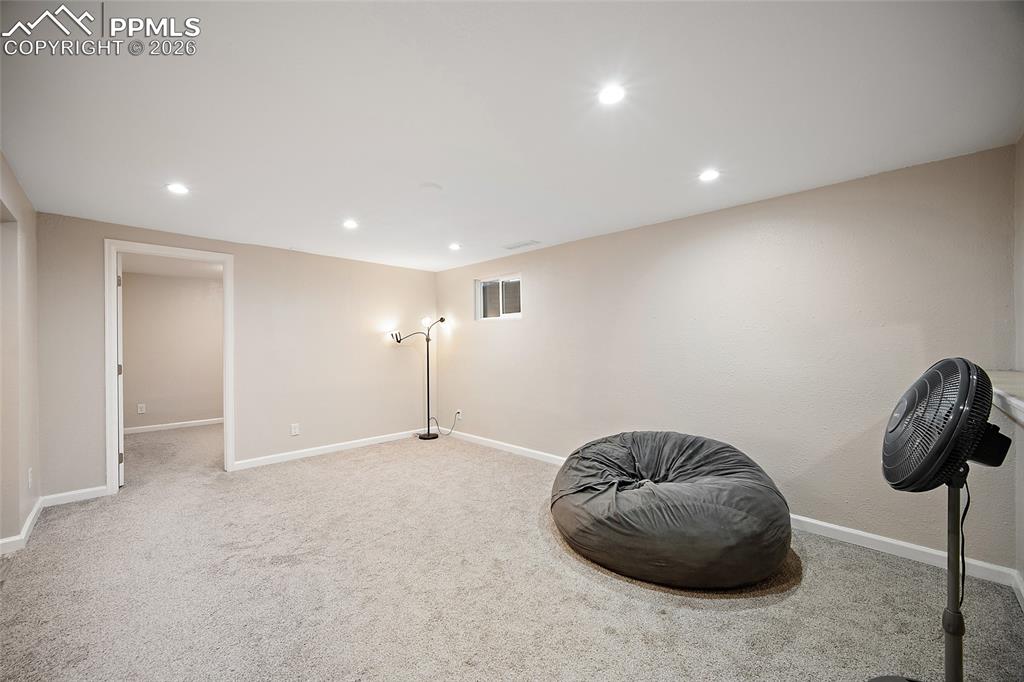 Image 18 of 33: Sitting Room