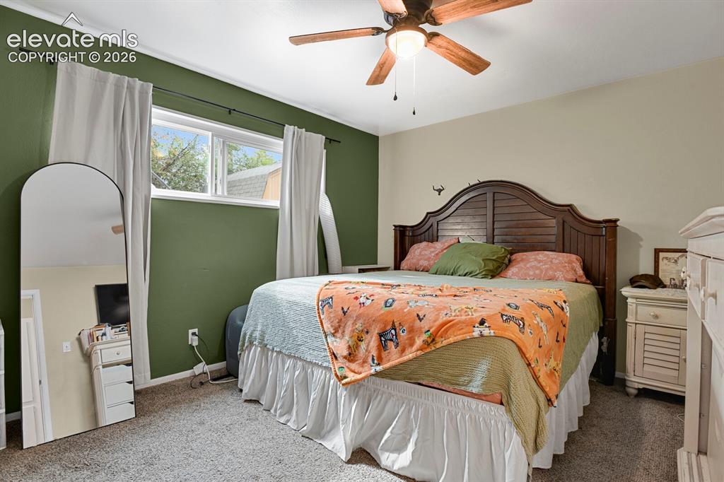 Image 17 of 27: Bedroom