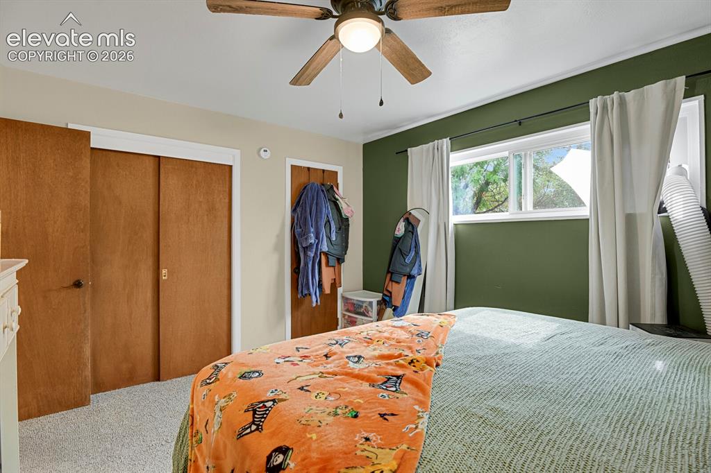 Image 19 of 27: Bedroom